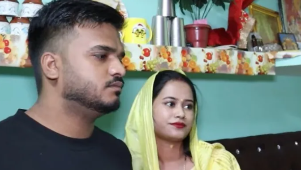 मुस्लिम लड़की गुलफ्शा ने अपनाया हिन्दू धर्म, बोली- गंदी नज़र डालते थे उसके अब्बा, लेकिन अब मैं हिंदू धर्म अपनाकर खुश हूँ।
